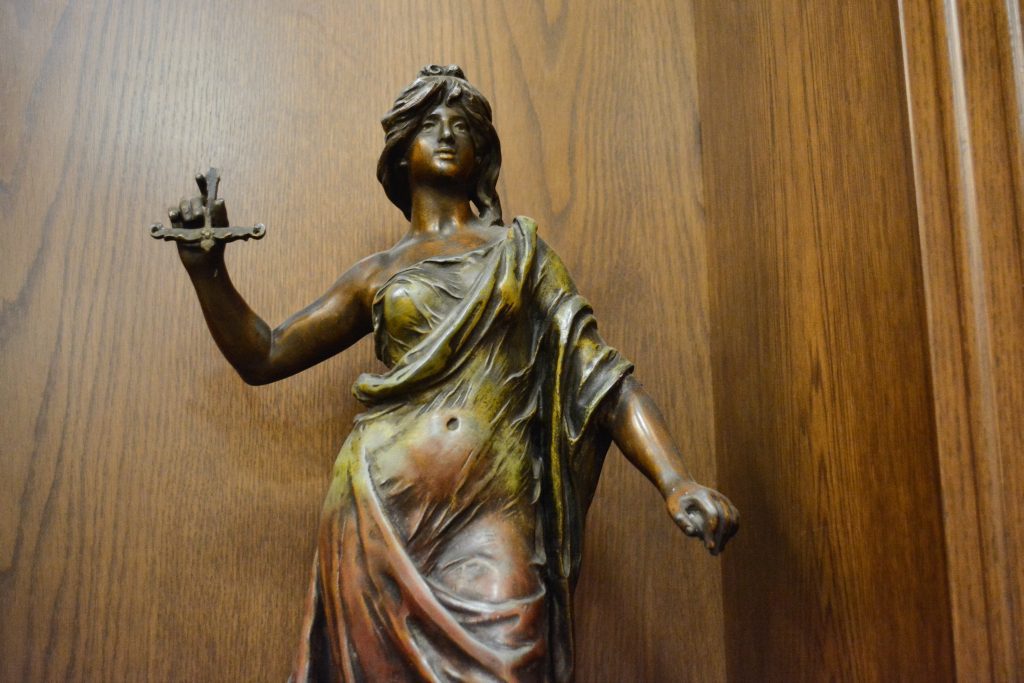 Δικηγόροι: Προσφεύγουν στο Ευρωπαϊκό Κοινοβούλιο για την απονομή Δικαιοσύνης και το κράτος δικαίου στη χώρα μας
