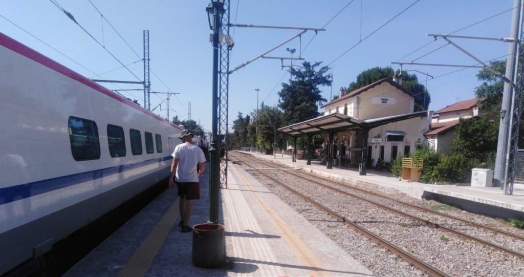 Ταλαιπωρία επιβατών σε τρένο της διαδρομής Αθήνα-Θεσσαλονίκη – Ακίνητο για μία ώρα, χωρίς κλιματισμό