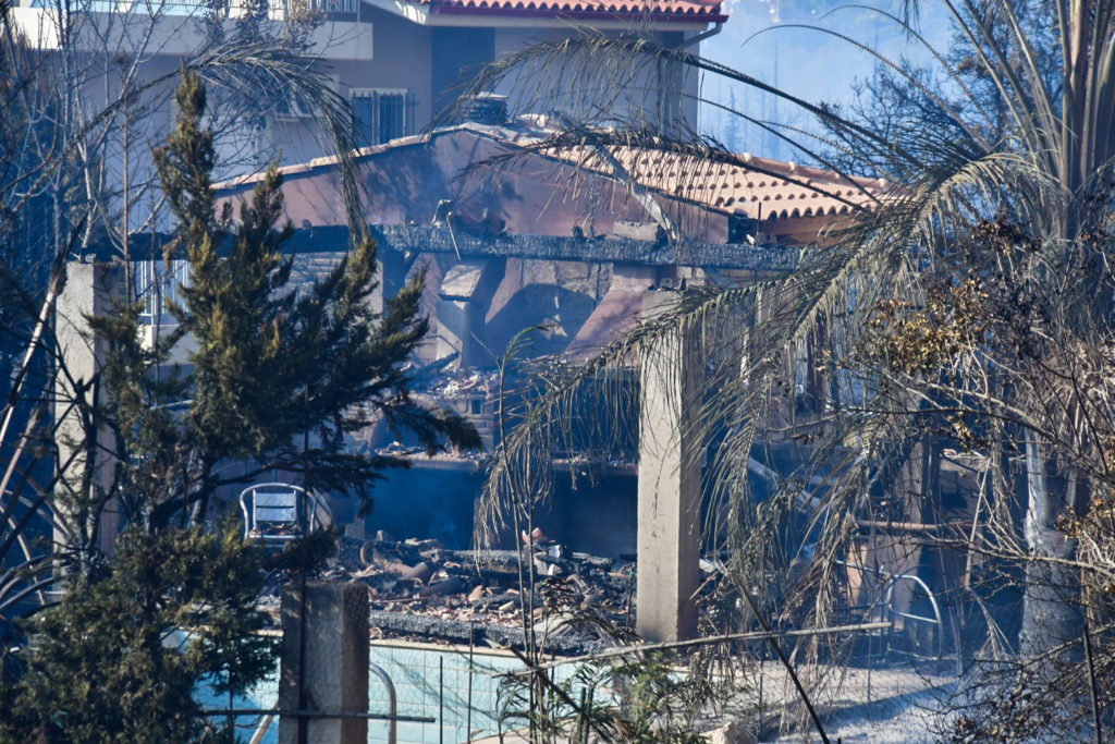 Αχαΐα: Δεκάδες σπίτια κάηκαν σε 10 χωριά και οικισμούς του δήμου Ερυμάνθου