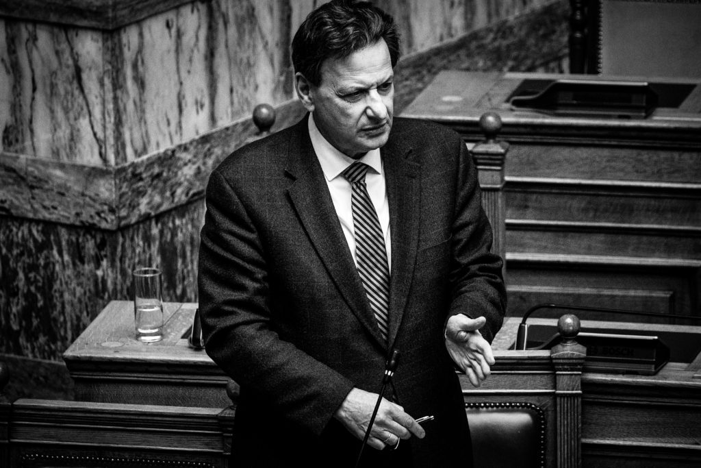 Ηλεκτροπληξία στα νοικοκυριά με το τιμολόγιο Σκυλακάκη – Η κυβέρνηση αφήνει ανενόχλητες τις εταιρείες να κερδοσκοπούν