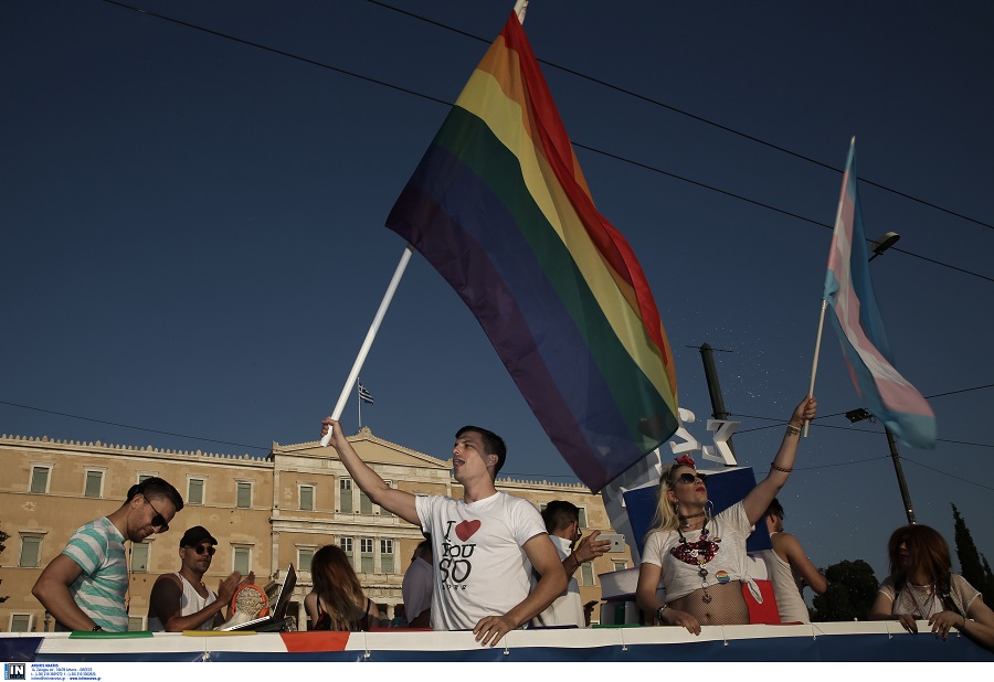 Στη Σύρο η πρώτη αίτηση υιοθεσίας παιδιών από παντρεμένο ομόφυλο ζευγάρι