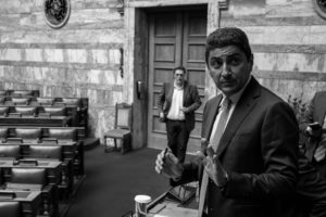 Ο Αυγενάκης στον χορό των απευθείας αναθέσεων: Η «χρυσή» ΙΚΕ των 1.000 ευρώ και οι καφέδες του ενός εκατομμυρίου