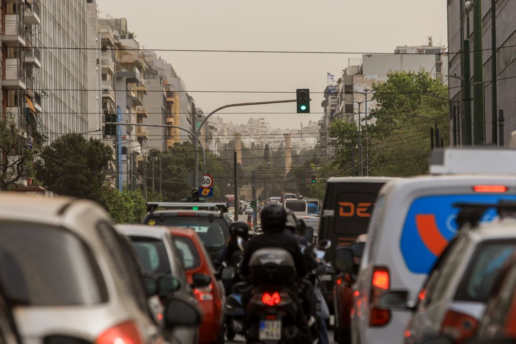 Φωτιά σε όχημα στη Λεωφόρο Κηφισίας, στο ρεύμα προς Αθήνα – Μεγάλες καθυστερήσεις