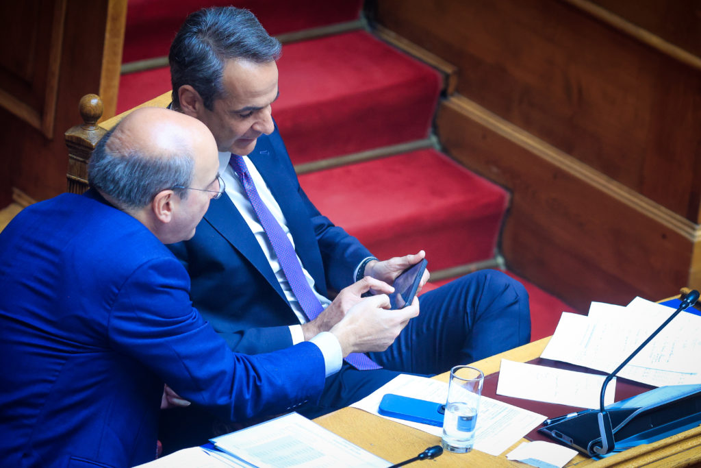 Η εποχή «µυρίζει» µνηµόνια