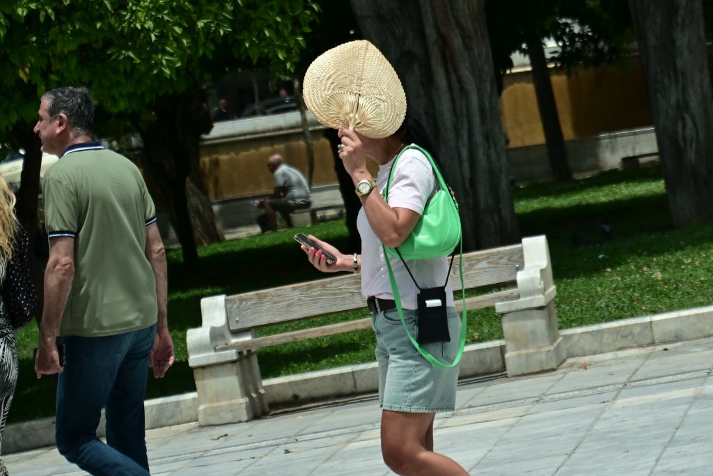 Καύσωνας: Οδηγίες της Ένωσης Πνευμονολόγων Ελλάδας – Αποφύγετε τις άσκοπες μετακινήσεις