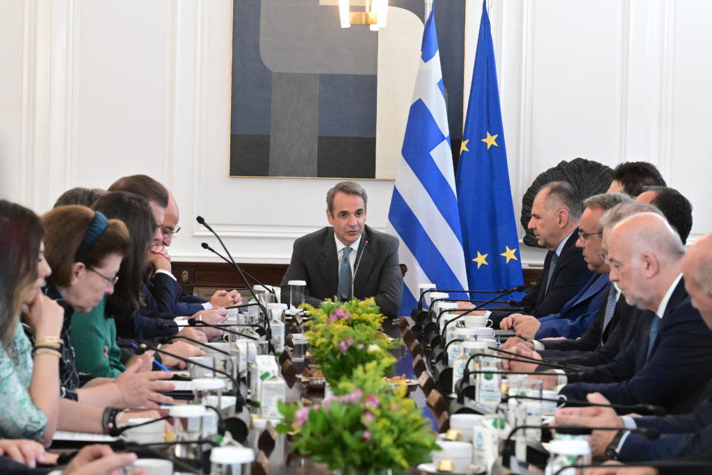 Μητσοτάκης στο υπουργικό συμβούλιο: Εμμονή στο… 41%, πολιτική «μια από τα ίδια», παρά την εκλογική αποδοκιμασία