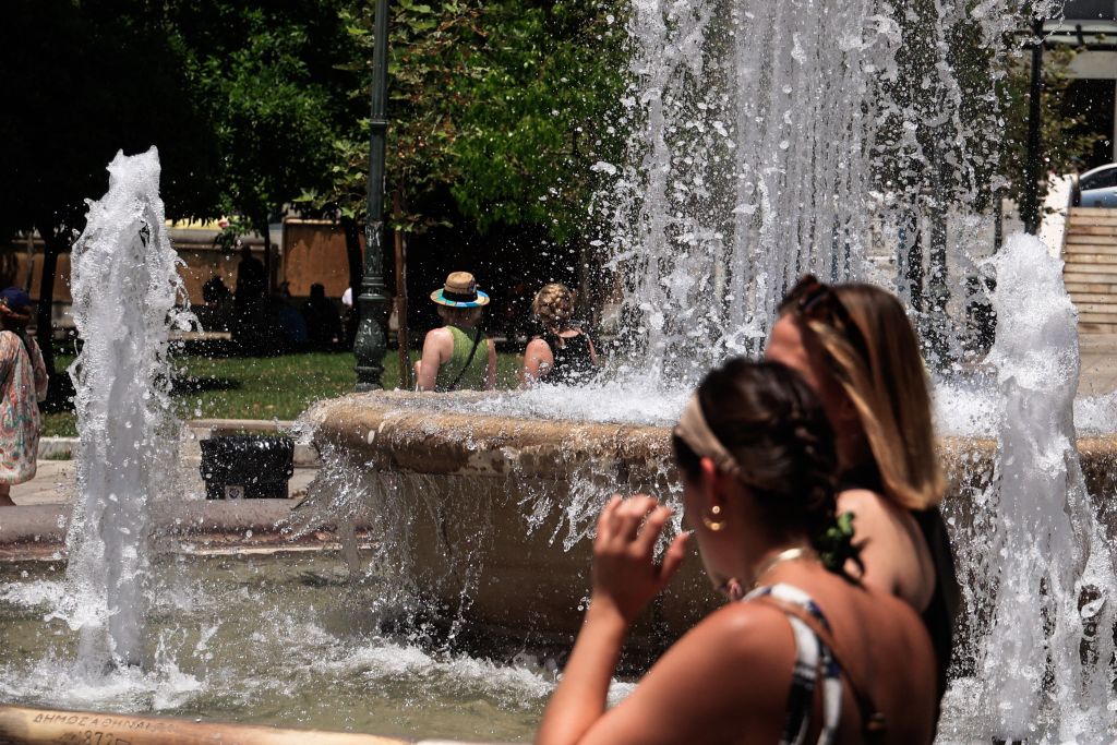Καιρός: Ζέστη με 40άρια και ισχυροί βοριάδες – Συναγερμός για πυρκαγιές