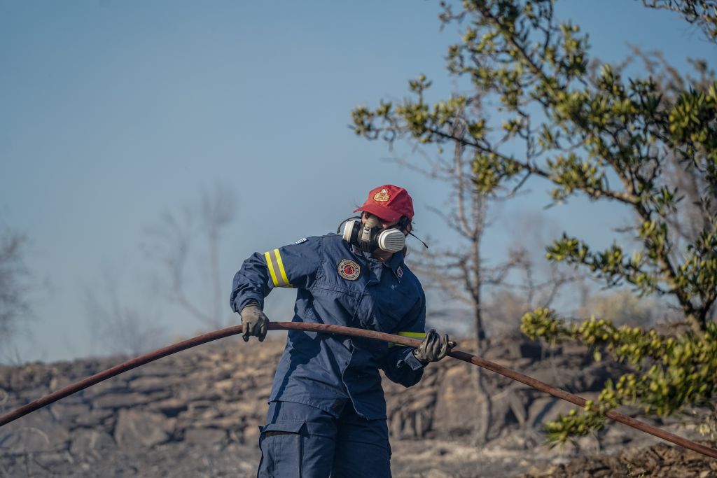 Φωτιές τώρα σε Ασπρόπυργο, Σπάρτη, Καλάβρυτα και Λαμία – 112 για την πυρκαγιά στην Αργολίδα