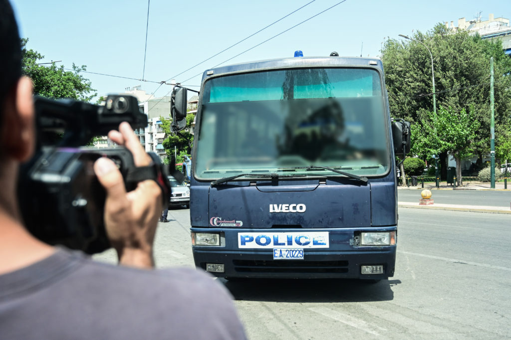 Ποινική δίωξη στον δημοσιογράφο της ΕΡΤ για ενδοοικογενειακή απειλή