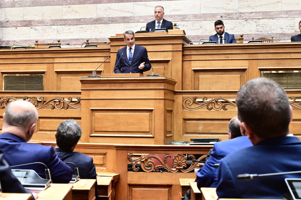 ΝΔ: Damage control μετά την «ανταρσία» στη γαλάζια ΚΟ – Το ιστορικό της αντιπαράθεσης Μητσοτάκη με Καραμανλή και Σαμαρά