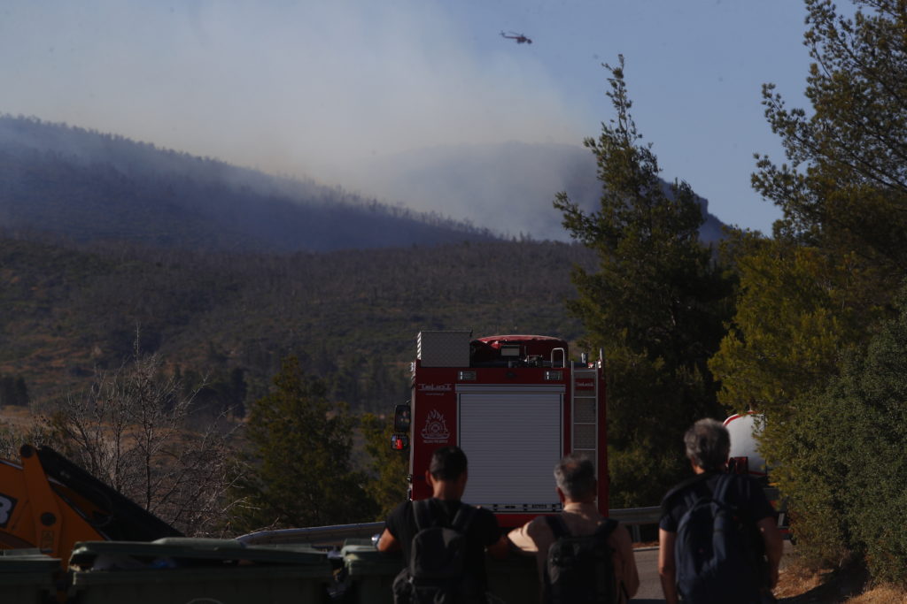 Φωτιά στην Πάρνηθα: Χωρίς ενεργό μέτωπο η μεγάλη φωτιά