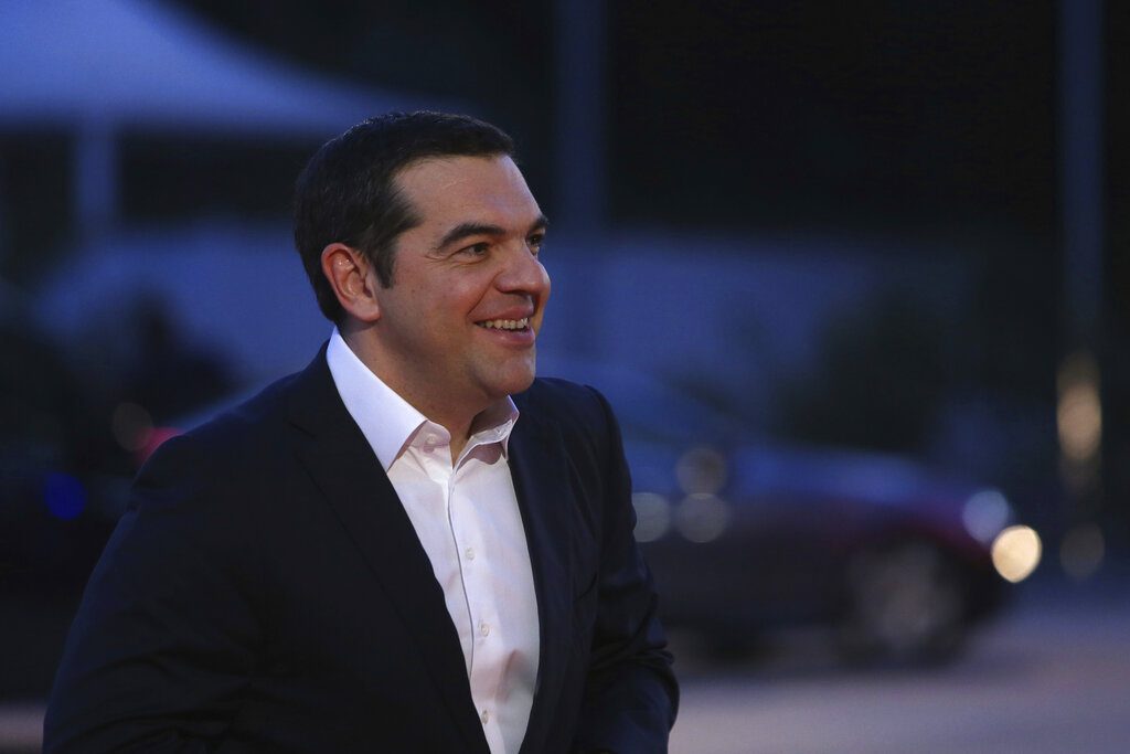 Ηχηρή παρέμβαση Τσίπρα μέσω συνεργατών: «Χυδαιότητα ότι δεν βοήθησε την Αυγή»