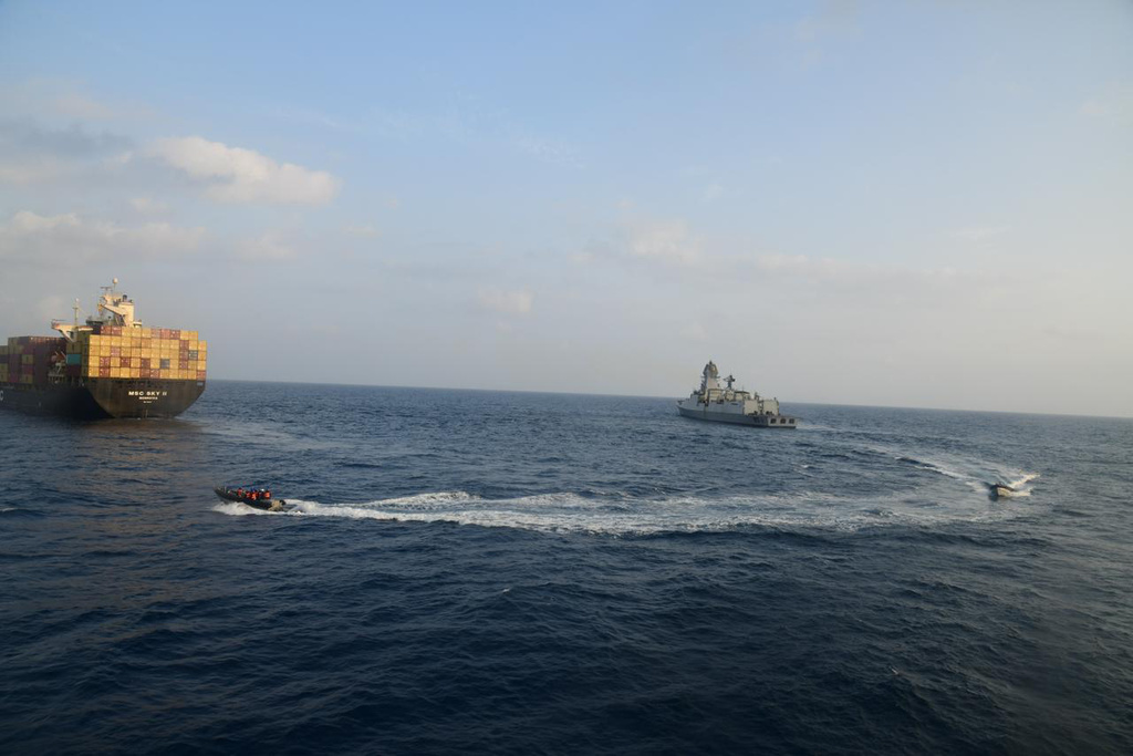 Υεμένη: SOS εξέμπεψε πλοίο μετά από πυραυλικό πλήγμα στον κόλπο του Άντεν