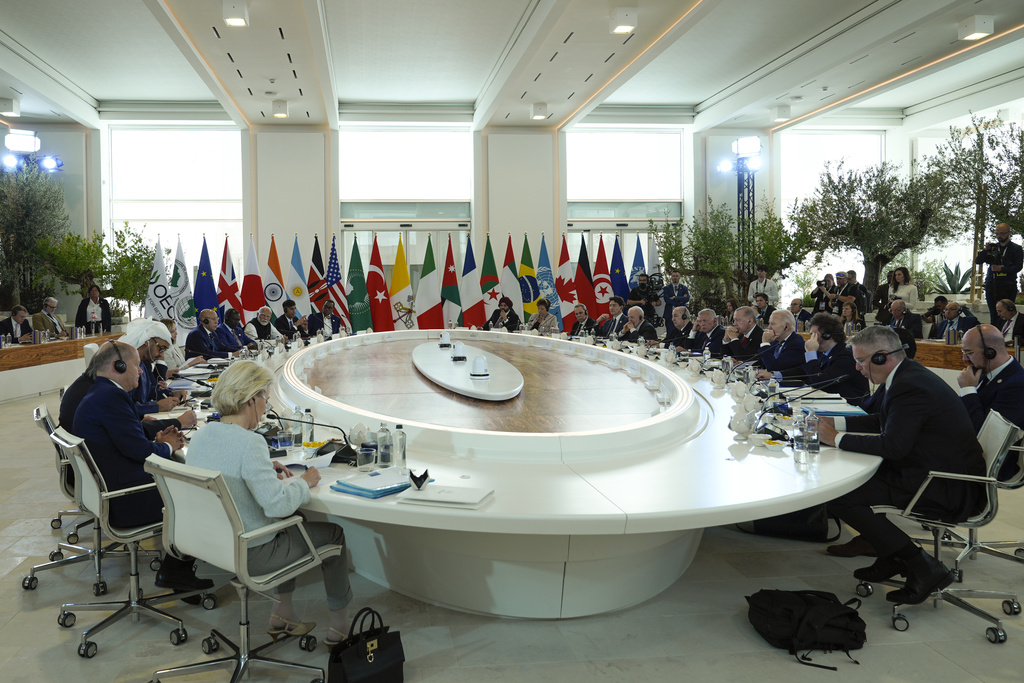 G7: Ενωμένοι απέναντι σε Κίνα- Ρωσία, διχασμένοι σε θέματα ΛΟΑΤΚΙ+ και άμβλωση