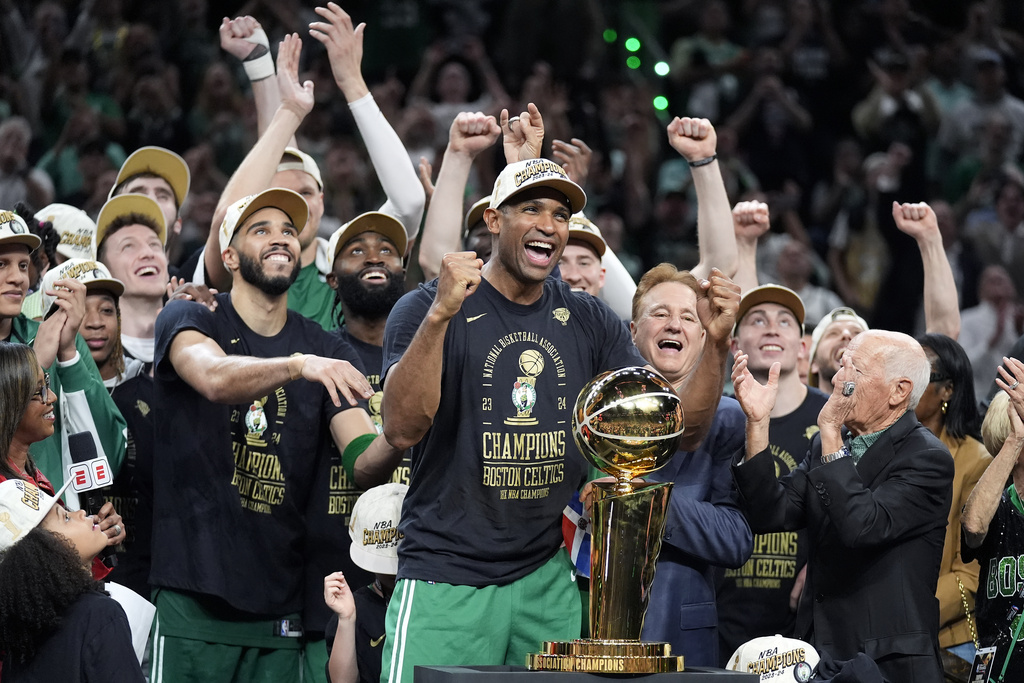 NBA Finals: Πρωταθλητές οι Celtics μετά από 16 χρόνια, σήκωσαν το 18ο – Τα δάκρυα χαράς του Τέιτουμ (Video)