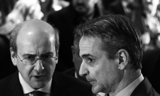 Δειλά επικοινωνιακά πυροτεχνήματα