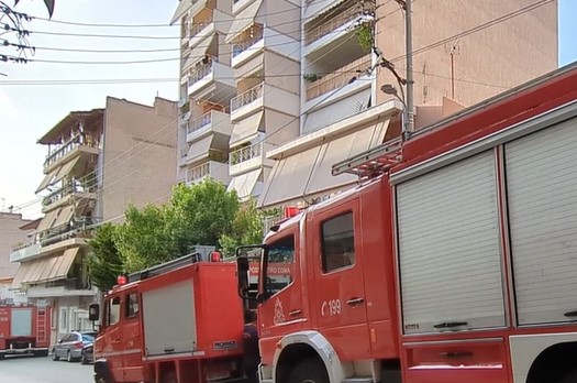 Σοκ στη Νέα Ιωνία: Ηλικιωμένος έπεσε από τον 4ο όροφο και καρφώθηκε στα κάγκελα της πυλωτής (Video)