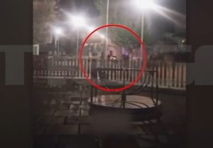 Χαλκίδα: Βίντεο ντοκουμέντο &#8211; Επεισοδιακή καταδίωξη με πυροβολισμούς σε πλατεία που έπαιζαν παιδιά