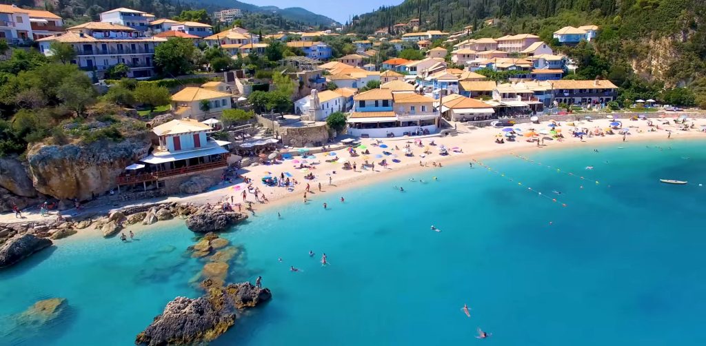 Τραγωδία στη Λευκάδα: Κινέζα τουρίστρια πνίγηκε μετά από πτώση από παραπέντε