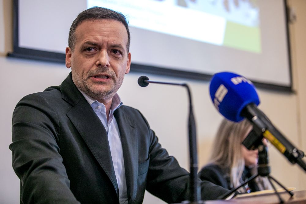 Χάρης Δούκας: Ζητά εκλογές στο ΠΑΣΟΚ στις 3 και 10 Νοεμβρίου – Πολιτικό «πινγκ πονγκ» με Ανδρουλάκη μέσω διαρροών
