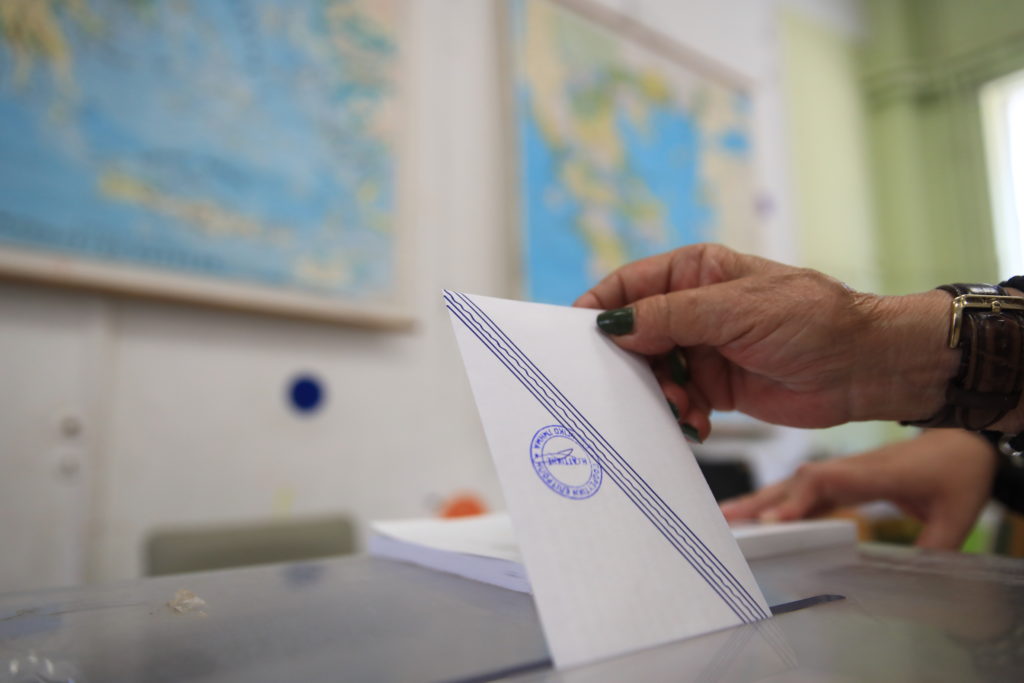 Ευρωεκλογές 2024: Πώς ψήφισαν οι ηλικίες 17-24 ετών και οι συνταξιούχοι (Video)