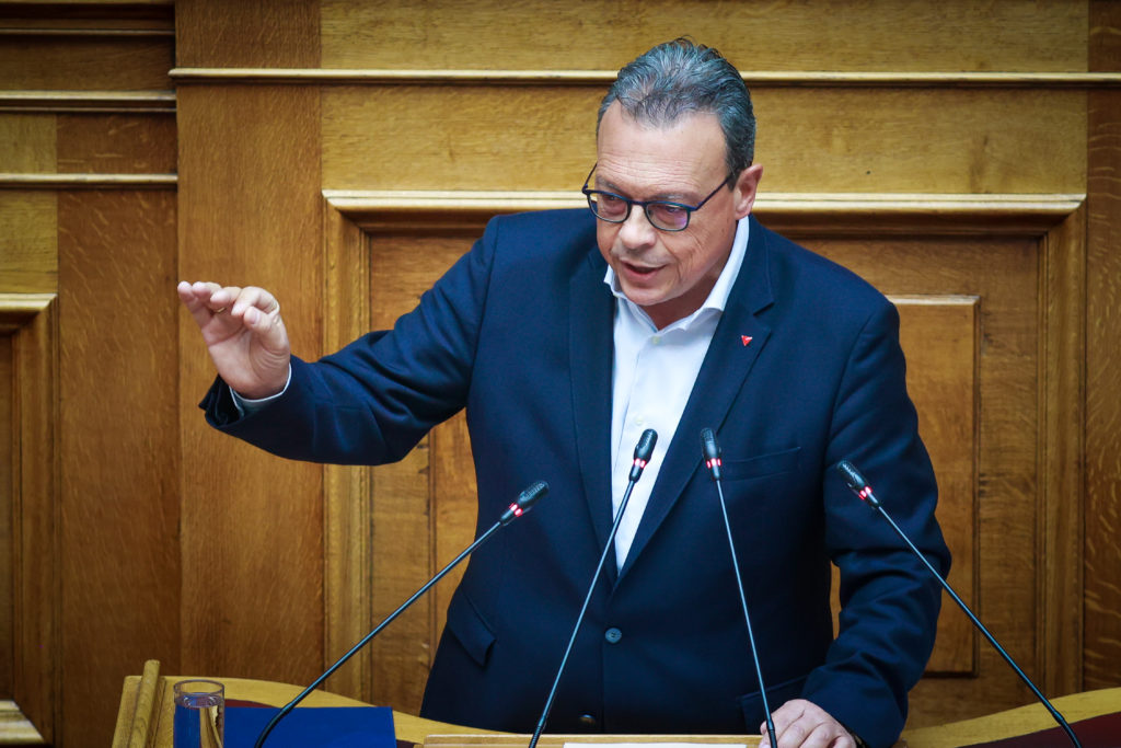Φάμελλος σε Τασούλα: «Αφήστε τα κόλπα και φέρτε προς συζήτηση τις προτάσεις νόμου του ΣΥΡΙΖΑ»