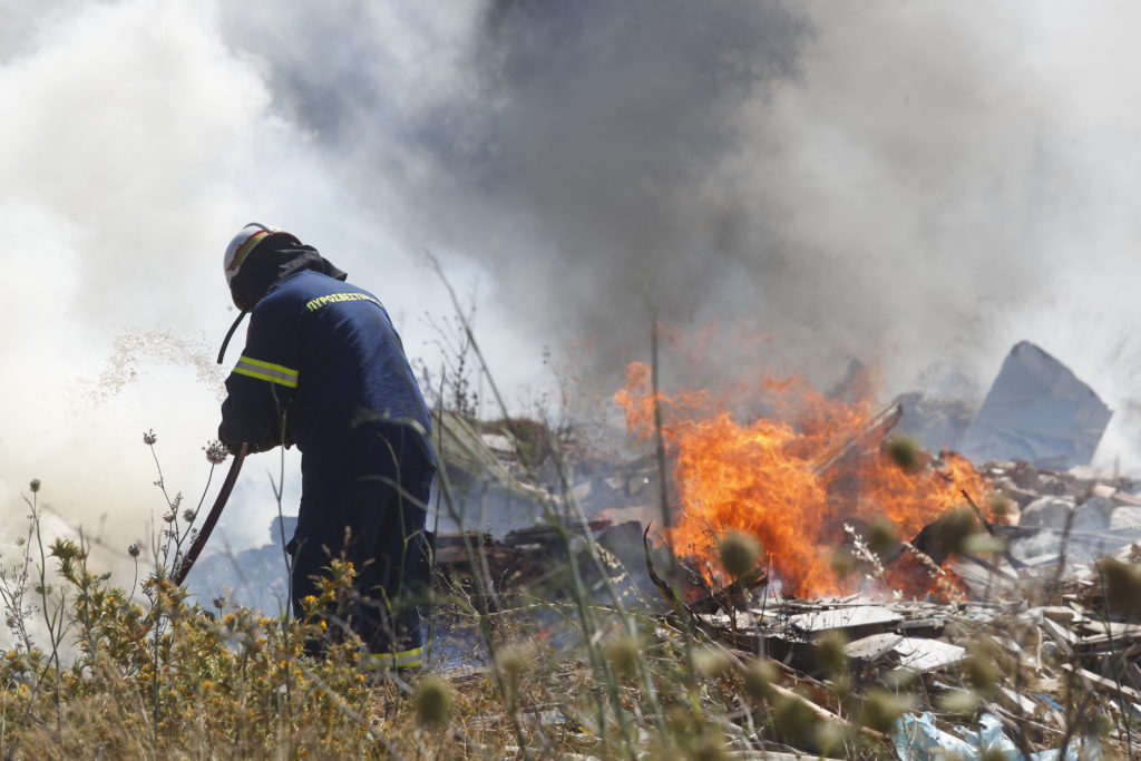 Φωτιές τώρα σε Μεγαλόπολη, Σαρωνίδα, Αργολίδα και Κεφαλονιά – Σε ποιες περιοχές ήχησε το 112 (Videos)
