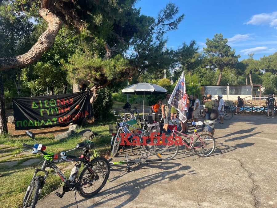 Θεσσαλονίκη: Γέμισε γυμνούς ποδηλάτες το κέντρο της πόλης (Video – Photos)