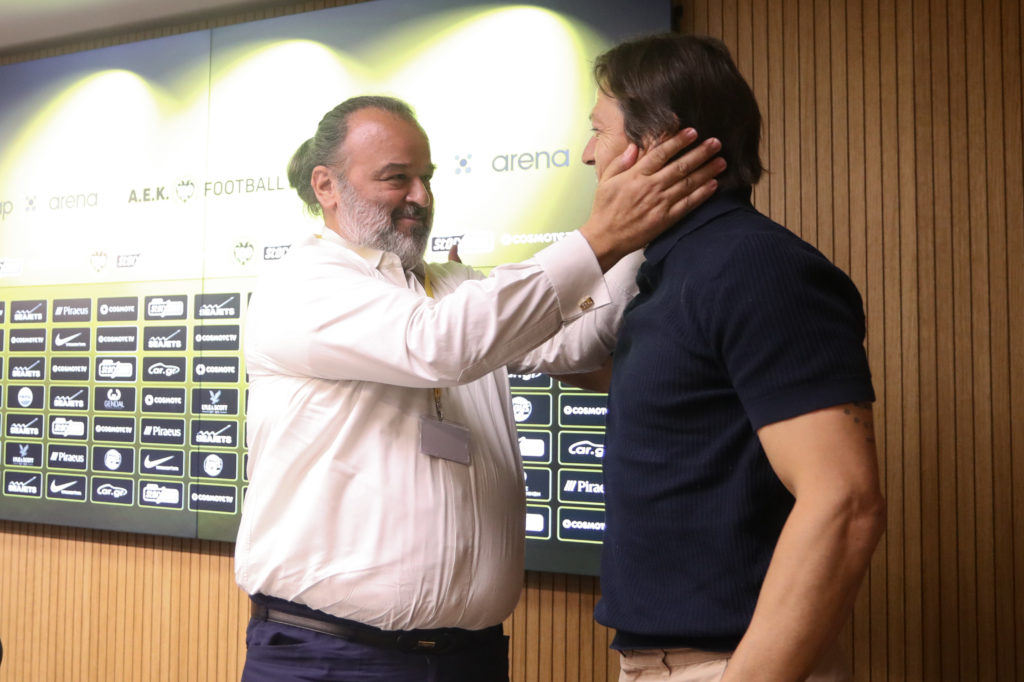 Μάριος Ηλιόπουλος: «Levantate Matias» – Το μήνυμα στα ισπανικά προς τον Αλμέιδα που έγινε viral (Video)