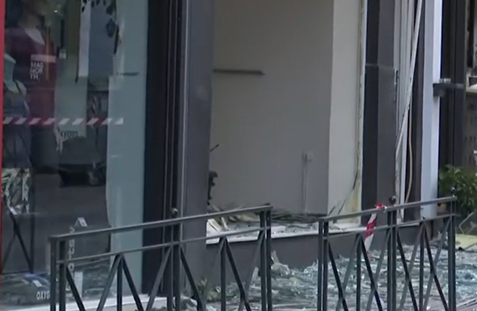 Ίλιον: Εμπρηστική επίθεση σε ενεχυροδανειστήριο – Εικόνες από το σημείο (Video)