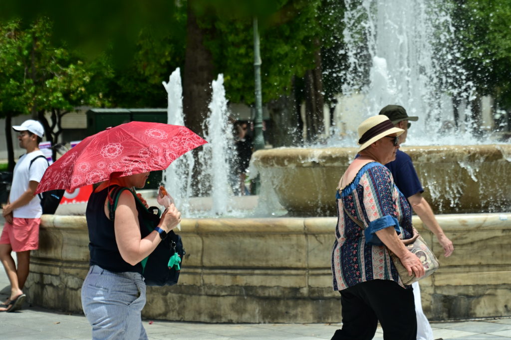 Καιρός: Καμίνι η χώρα – Πού θα χτυπήσει «κόκκινο» ο υδράργυρος (LIVE)