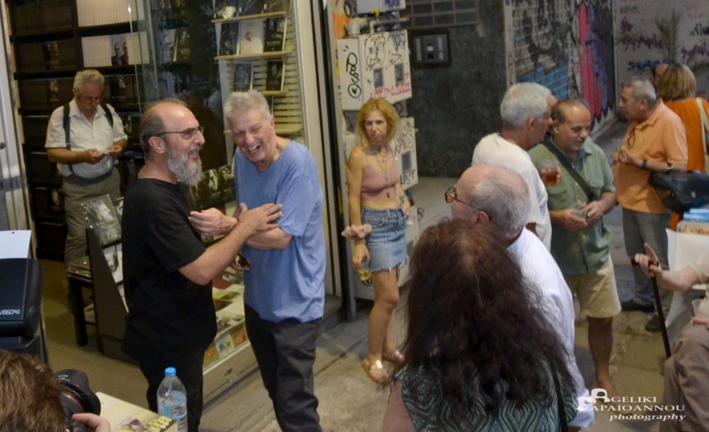 Στα εγκαίνια του «Μετρονόμου» με μια μεγάλη παρέα