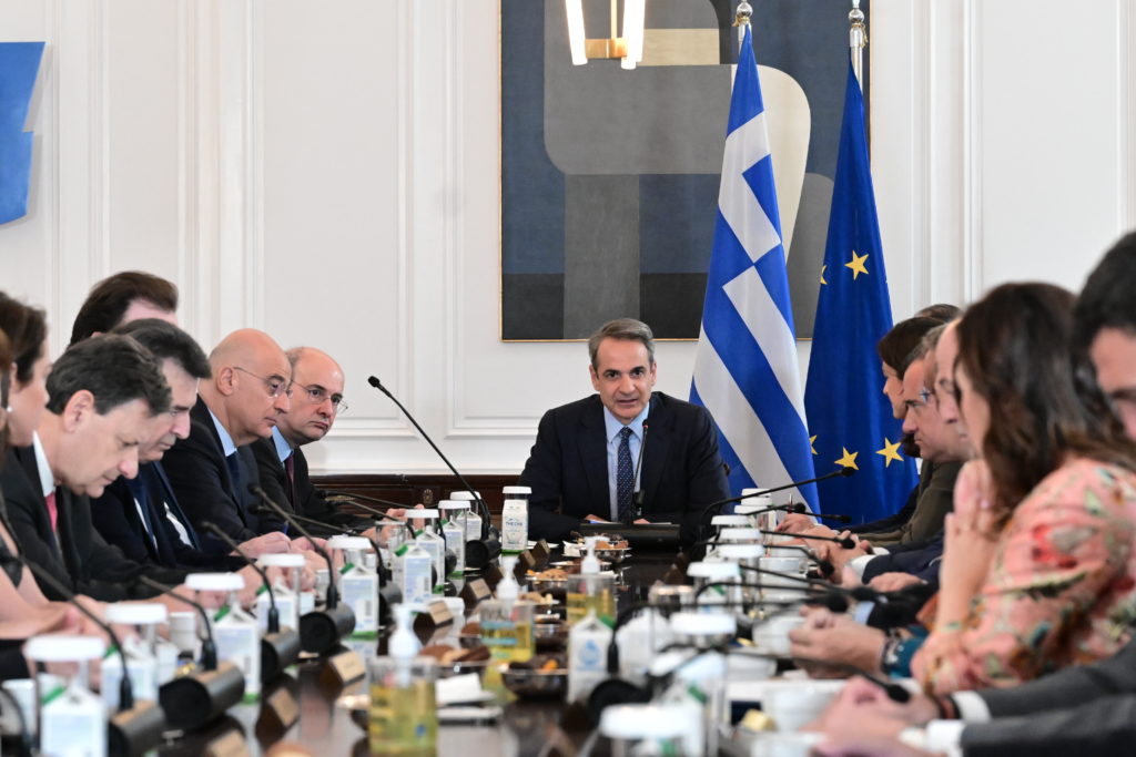 Ανασχηματισμός: Θεοδωρικάκος αντί Σκρέκα, εκτός ο Αυγενάκης – Στις 11:30 η νέα κυβέρνηση Μητσοτάκη