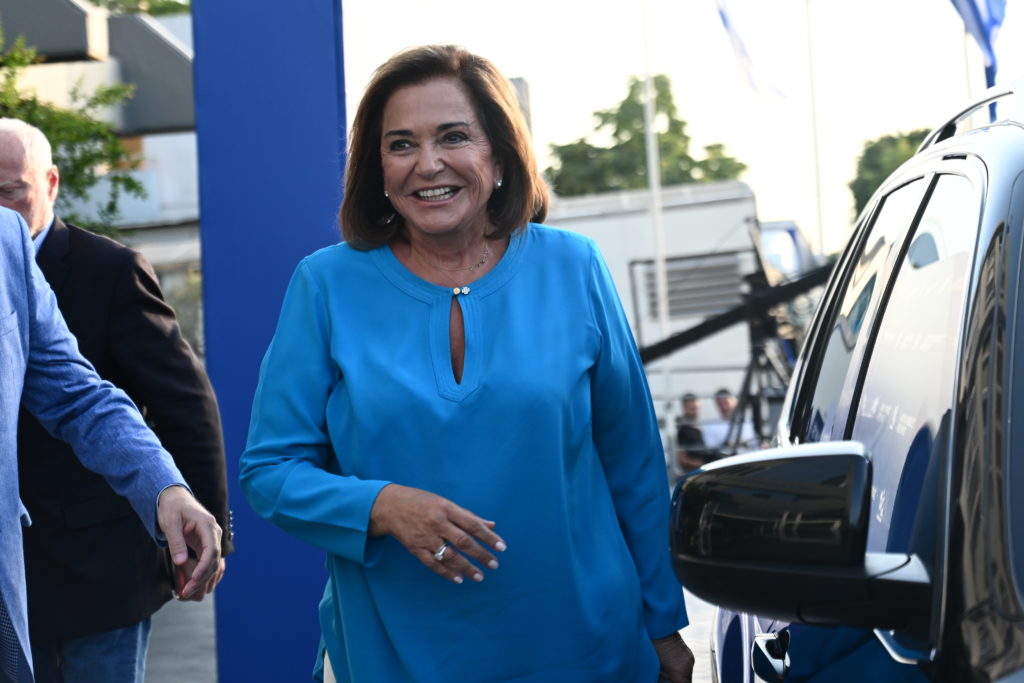 Αιχμές Μπακογιάννη: «Καιρός να παρκάρουν κάποια καλάμια» – Η ατάκα περί ανασχηματισμού (Video)