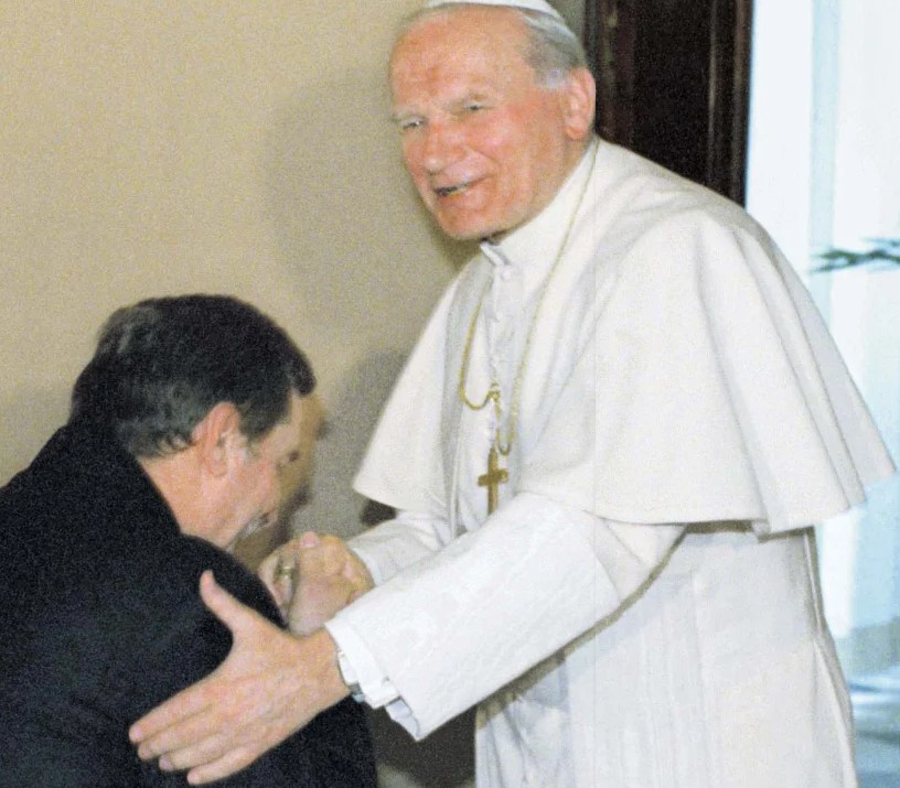 Ο πάπας του αντικομμουνισμού
