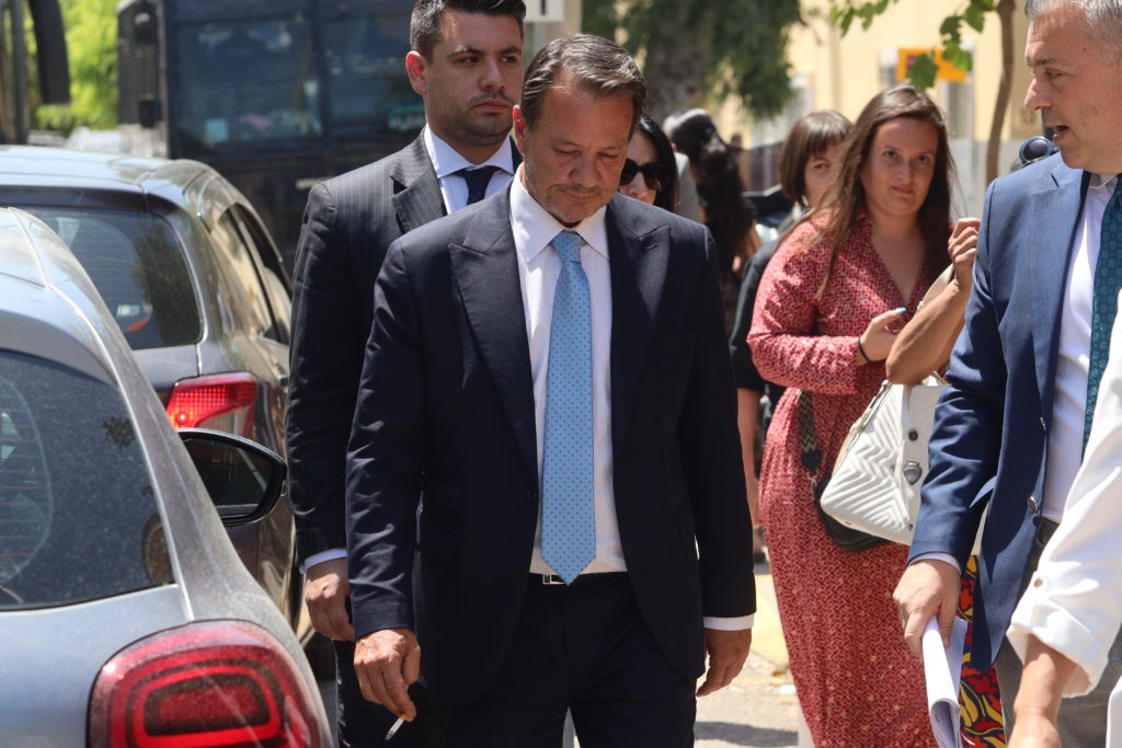 Μητέρα 12χρονης από τον Κολωνό: «Δεν θέλω να με εκπροσωπεί νομικά ο Απόστολος Λύτρας»