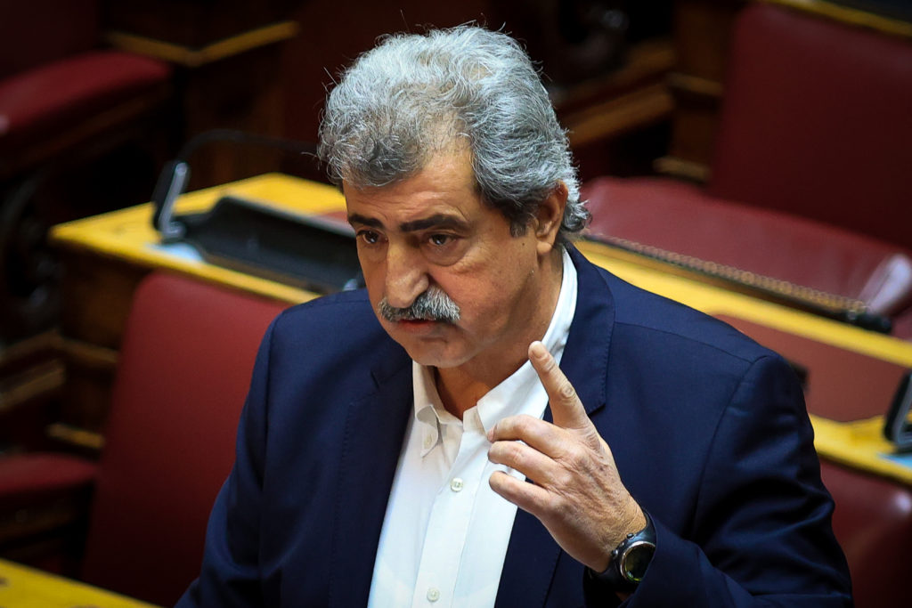 Πυρά Πολάκη κατά Τσίπρα: Όχι αλλά Ινστιτούτα και «φλόγες» δίπλα σε εικονίσματα