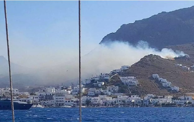 Φωτιά στη Σέριφο: Εκτός ελέγχου το πύρινο μέτωπο – Απομάκρυνση από συνολικά οκτώ οικισμούς