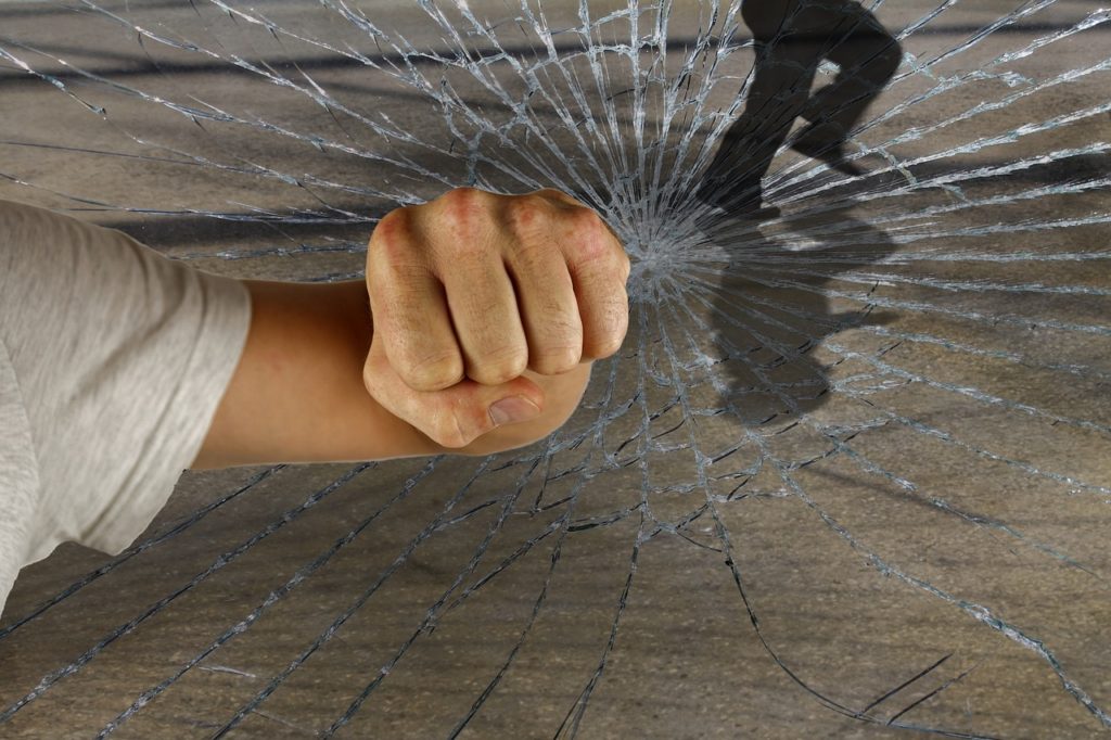 Ρέθυμνο: Ξυλοδαρμό εργαζόμενου μετανάστη από τον εργοδότη του, καταγγέλλει το Εργατοϋπαλληλικό Κέντρο