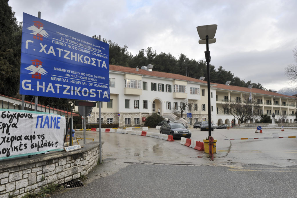 Ιωάννινα: Εργαζόμενη στην καθαριότητα κατέρρευσε στον δρόμο λόγω ζέστης