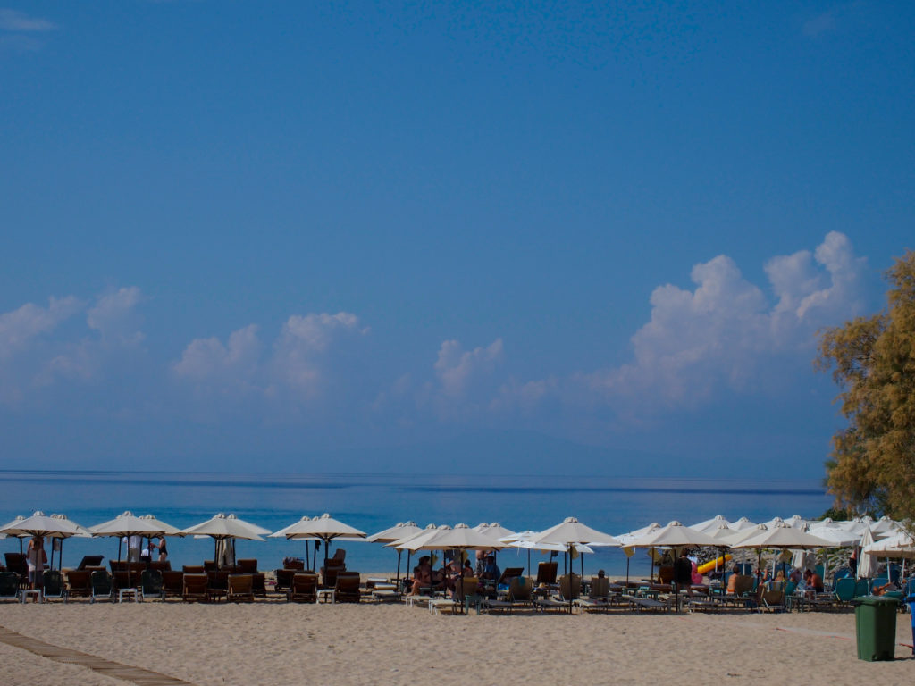 Μεσσηνία: Έκρηξη σε beach bar στη Στούπα: Ανήκει στον σύζυγο της Φανής Χαλκιά