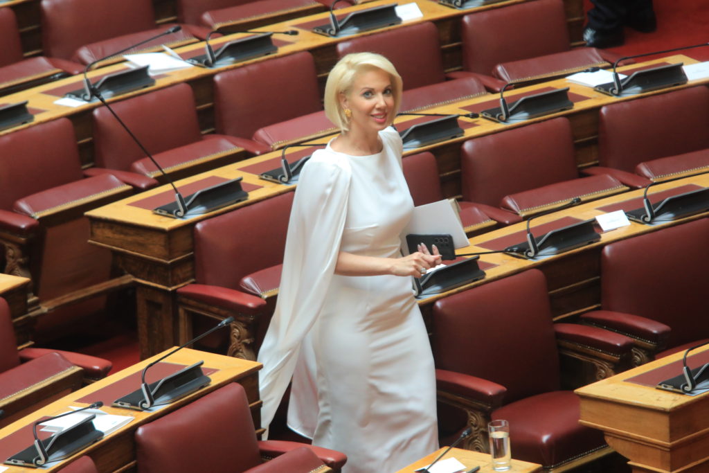 Φτάνει ο αυτοθαυμασμός…
