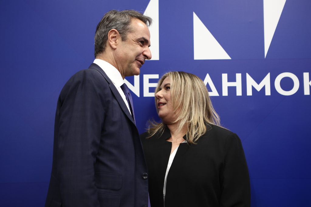 Κατάσκοπος στο υπουργικό – Η Μαρία Συρεγγέλα υπήρξε υπάλληλος της ΕΥΠ και στενή συνεργάτιδα του Κώστα Αγγελάκη