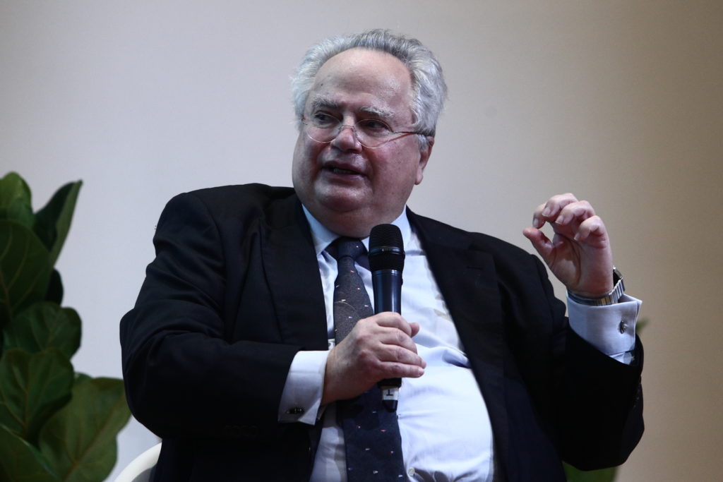 Ο Κοτζιάς απαντά στον Σαμαρά: Ο ίδιος υπέγραφε κείμενα που κατονόμαζαν τη γείτονα χώρα νέτα σκέτα «Δημοκρατία της Μακεδονίας»