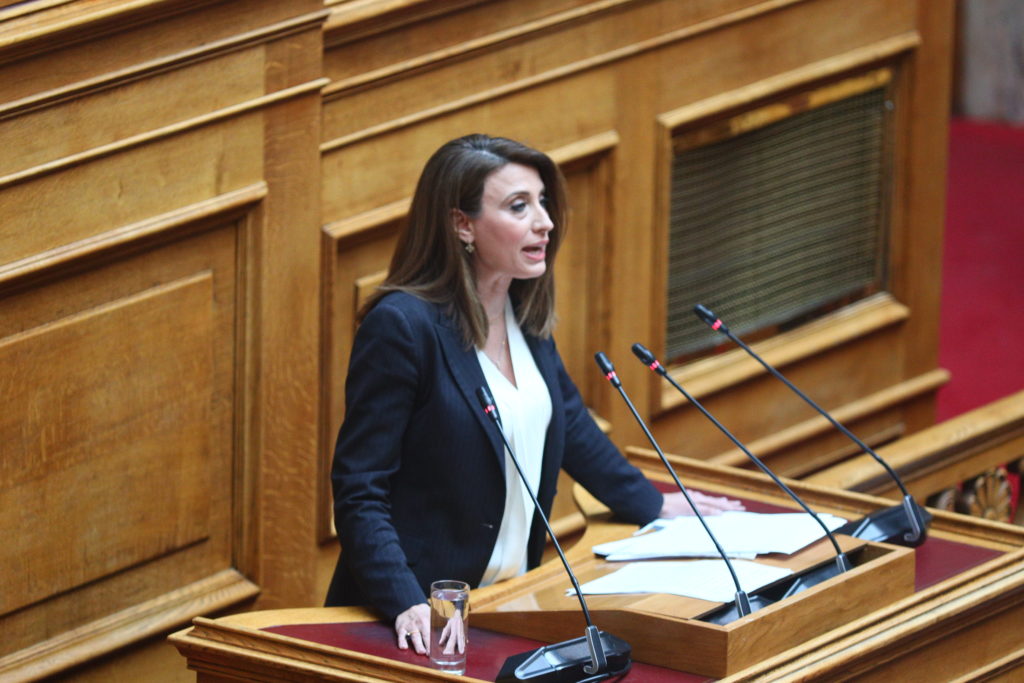 Νίνα Κασιμάτη: Ερώτηση στη Βουλή για τις υπέρογκες αυξήσεις των τιμών στα ακτοπλοϊκά