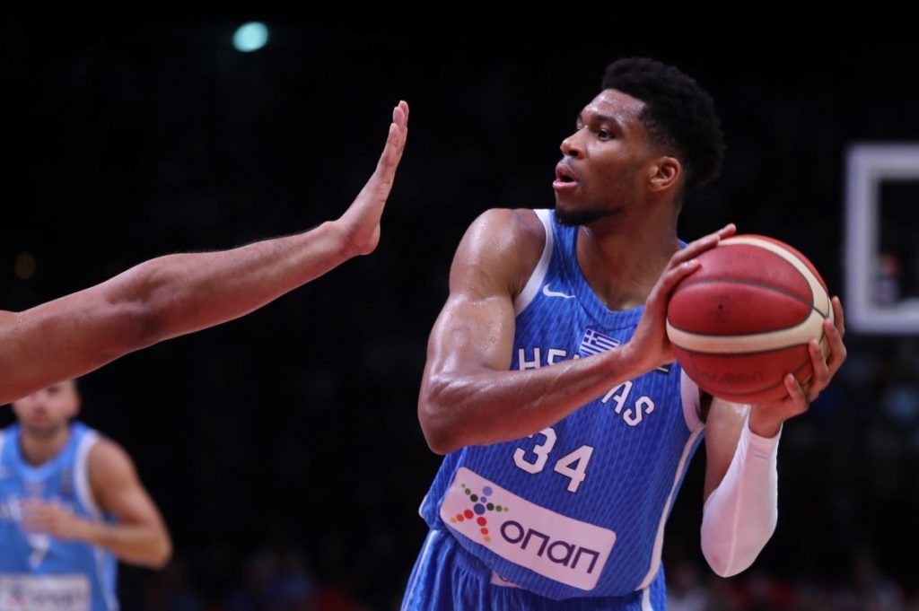 Ελλάδα-Δομινικανή Δημ. 109-82: Απολαυστική Εθνική με… όργια Γιάννη