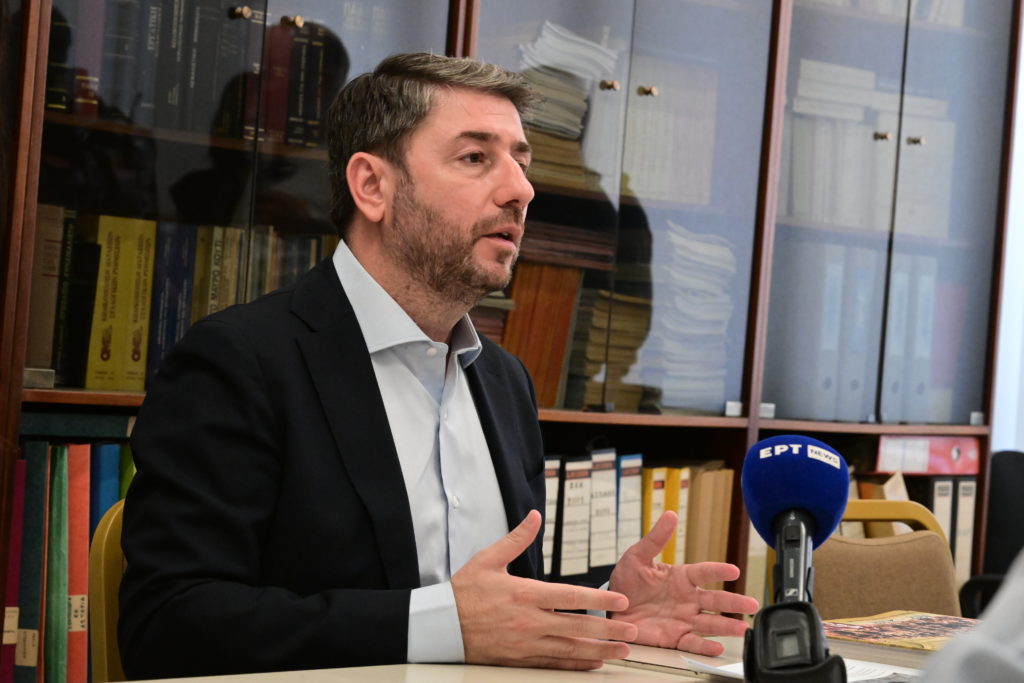 Ανδρουλάκης: Ούτε λέξη για τα δύο στελέχη του ΠΑΣΟΚ στο κύκλωμα εκβιαστών – Τι είπε για την υποψηφιότητα Δούκα (Video)