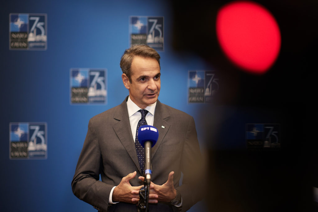 Μητσοτάκης: Κήρυγμα περί… νομιμότητας και μύθοι για «ελάχιστες βιομηχανίες» στο εξαήμερο