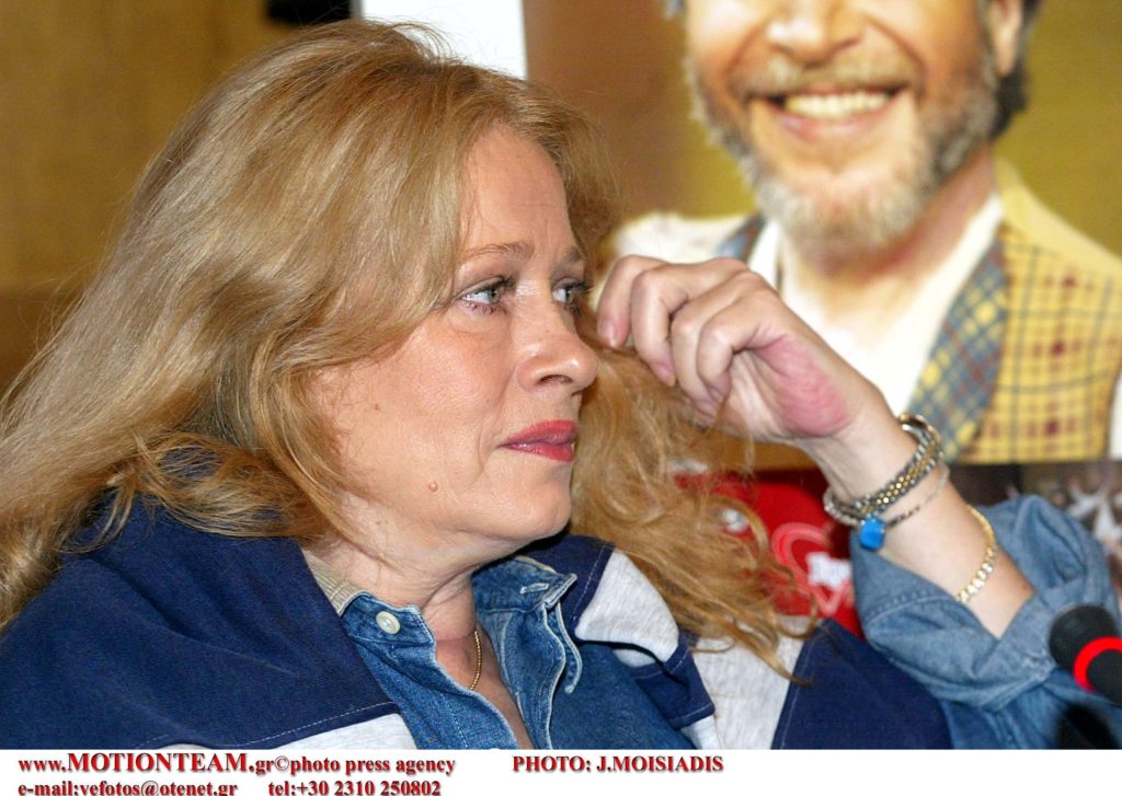 Νόρα Βαλσάμη: Στο νοσοκομείο περιμένοντας να χειρουργηθεί – «Πονάω πολύ» (Video)