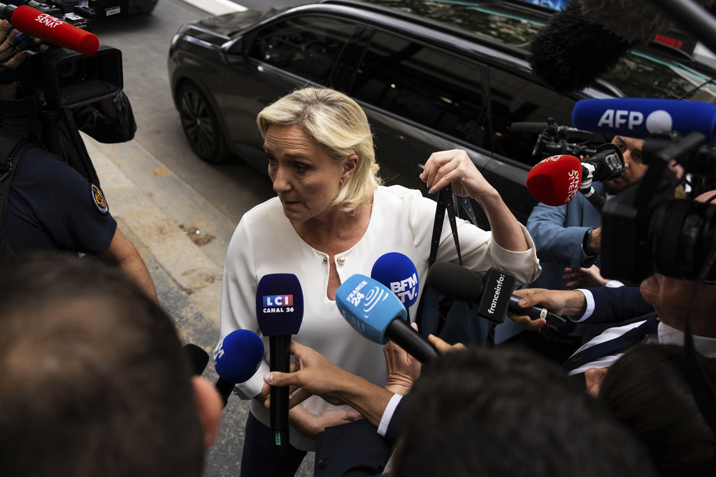 Γαλλία: Πυρετώδεις διαβουλεύσεις για να βρεθεί φόρμουλα ανάσχεσης μιας ακροδεξιάς κυβέρνησης